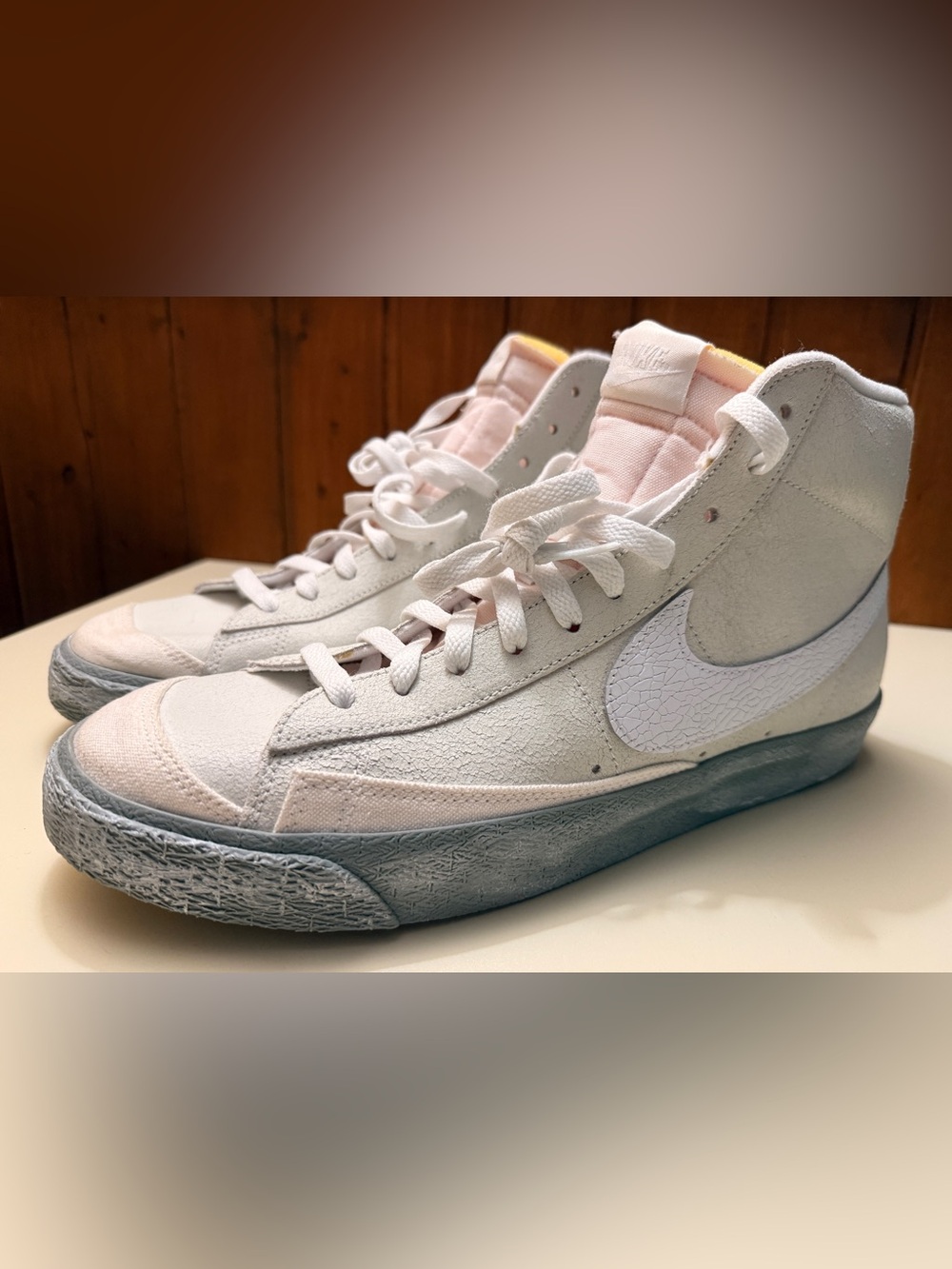 Nike Men’s High-Top Sneakers in White and Pale Pink(brand new)